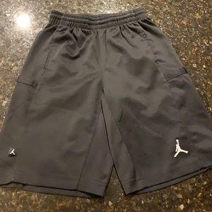 Black basketball shorts, Youth M (10/12)